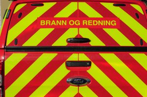 Brannbil med gul og rød farge