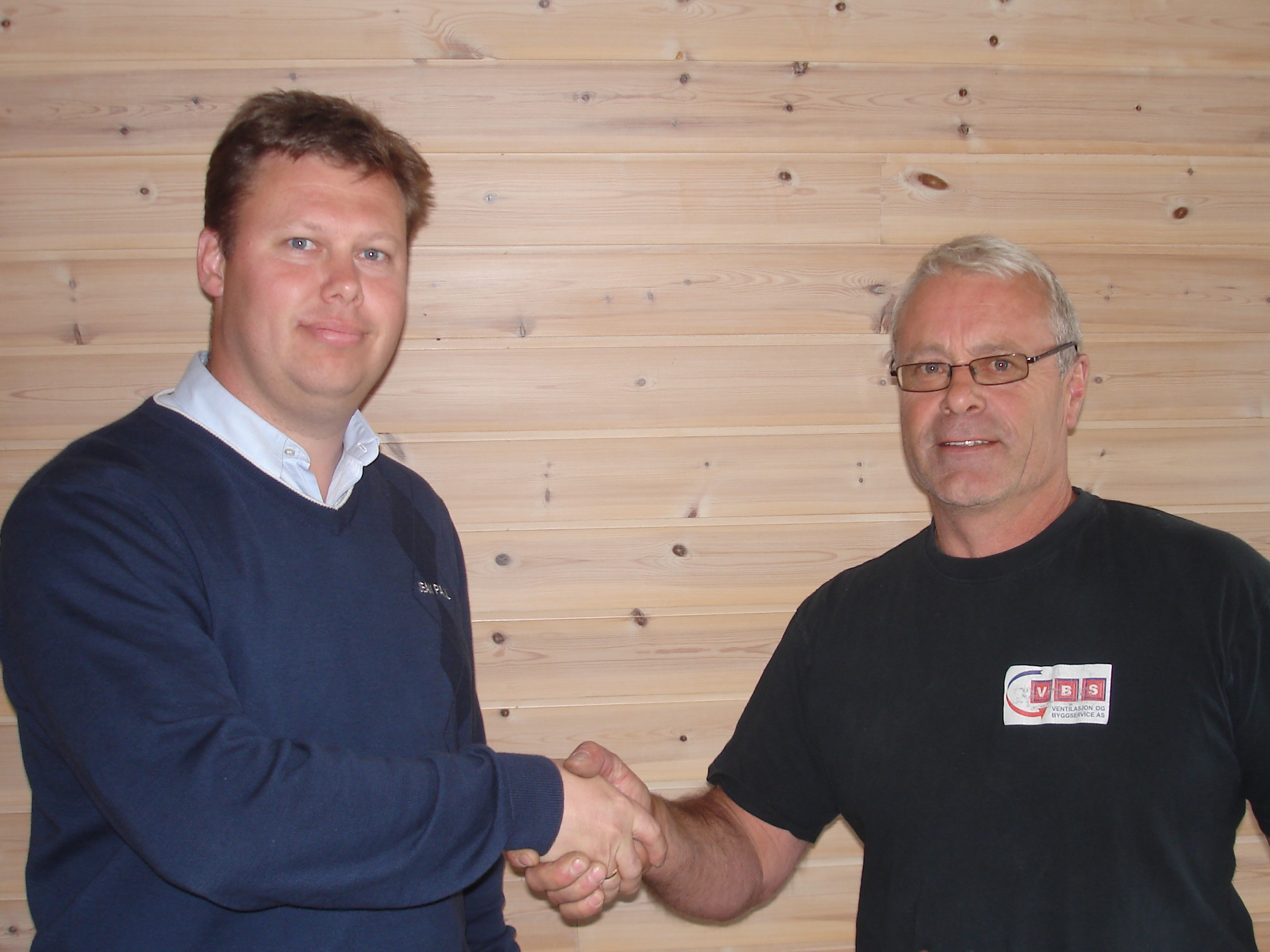 To menn som håndhilser