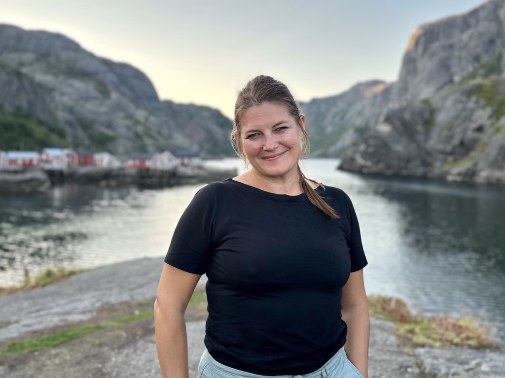 En kvinne som smiler