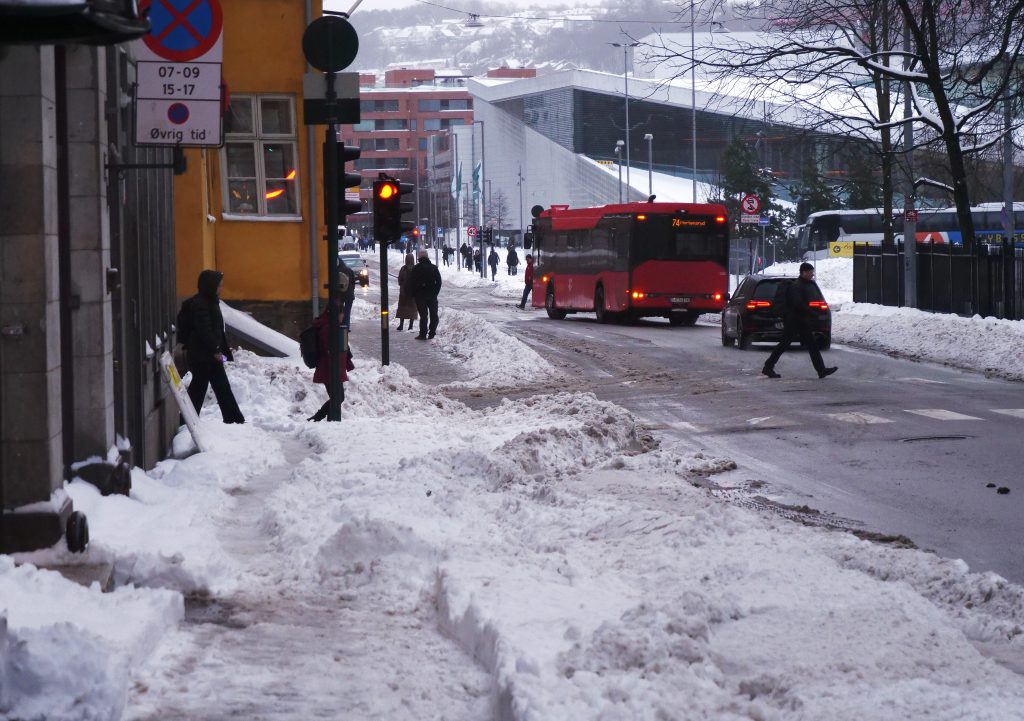 En buss som sklir av veien