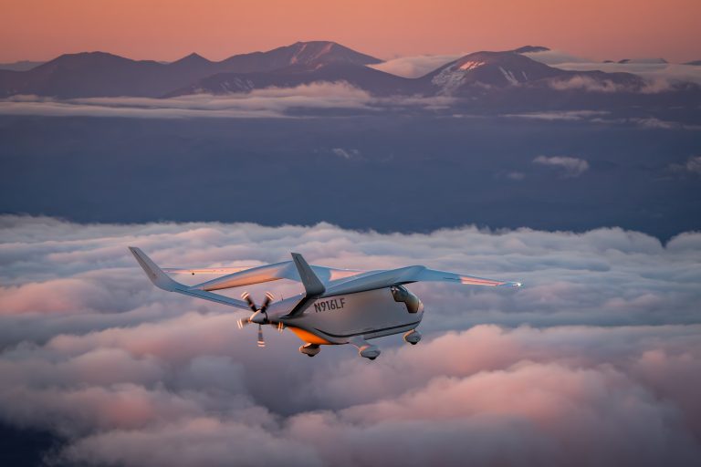 Et fly som flyr med elektrisk