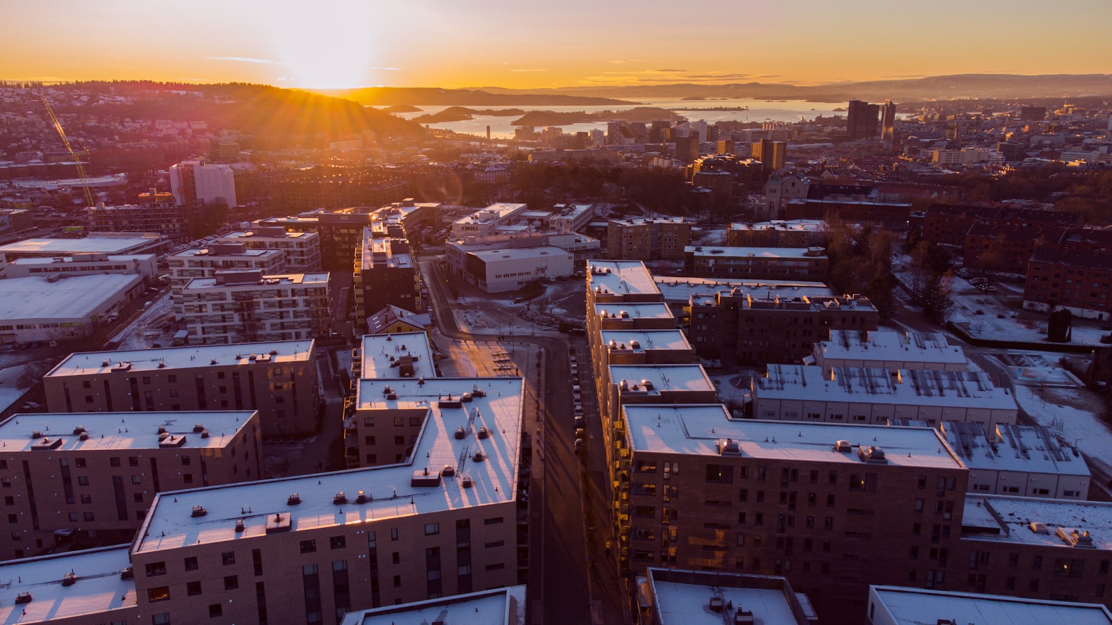 Bygninger i Oslo i solnedgang