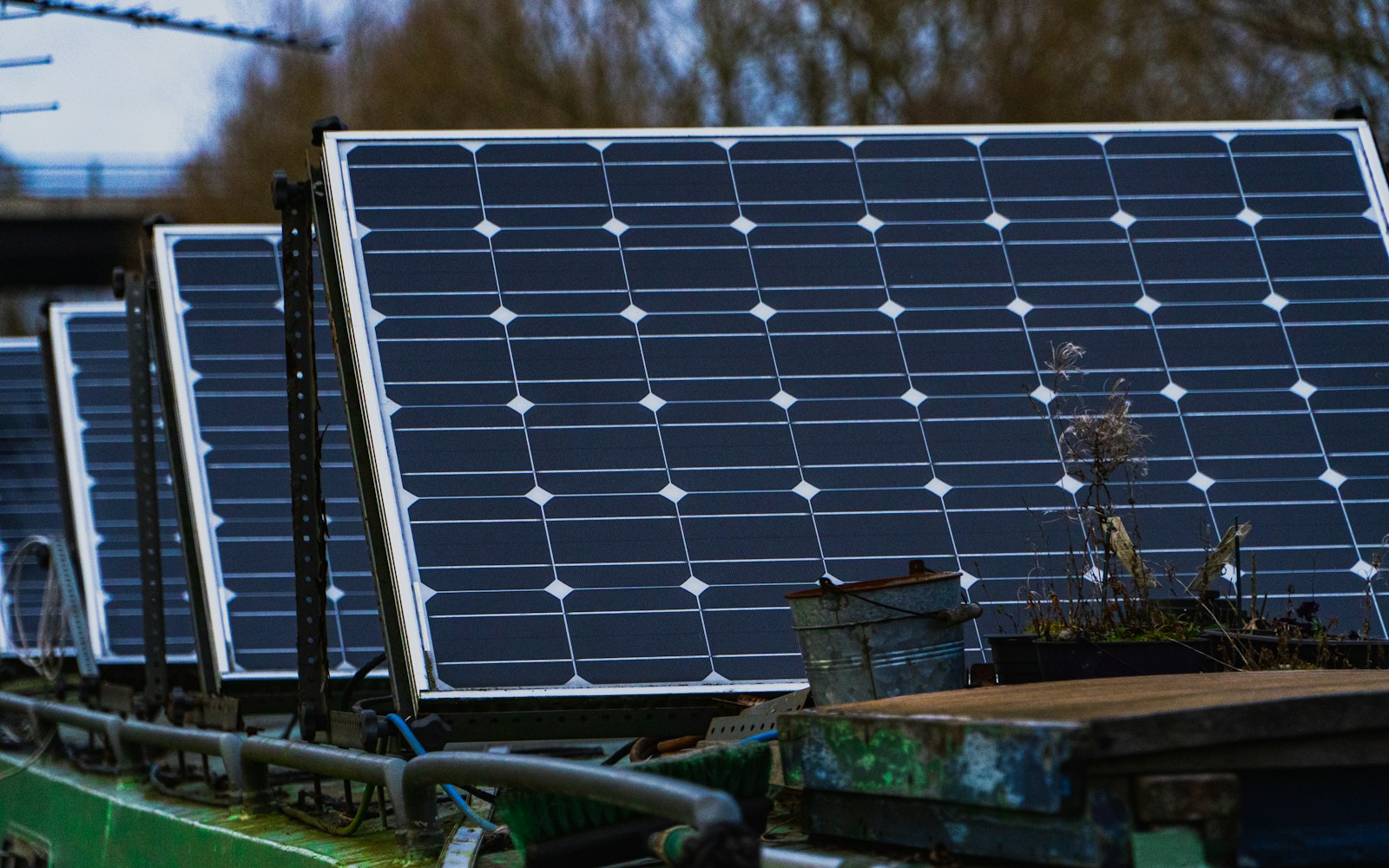 Blå solcellepanel