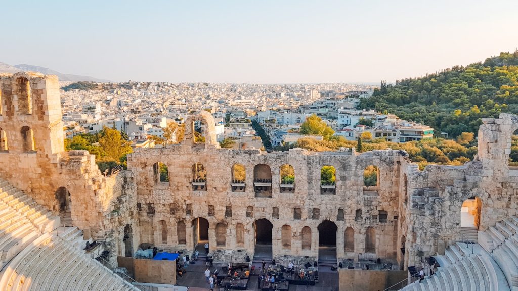Brune ruiner fra Athen som er et reisemål