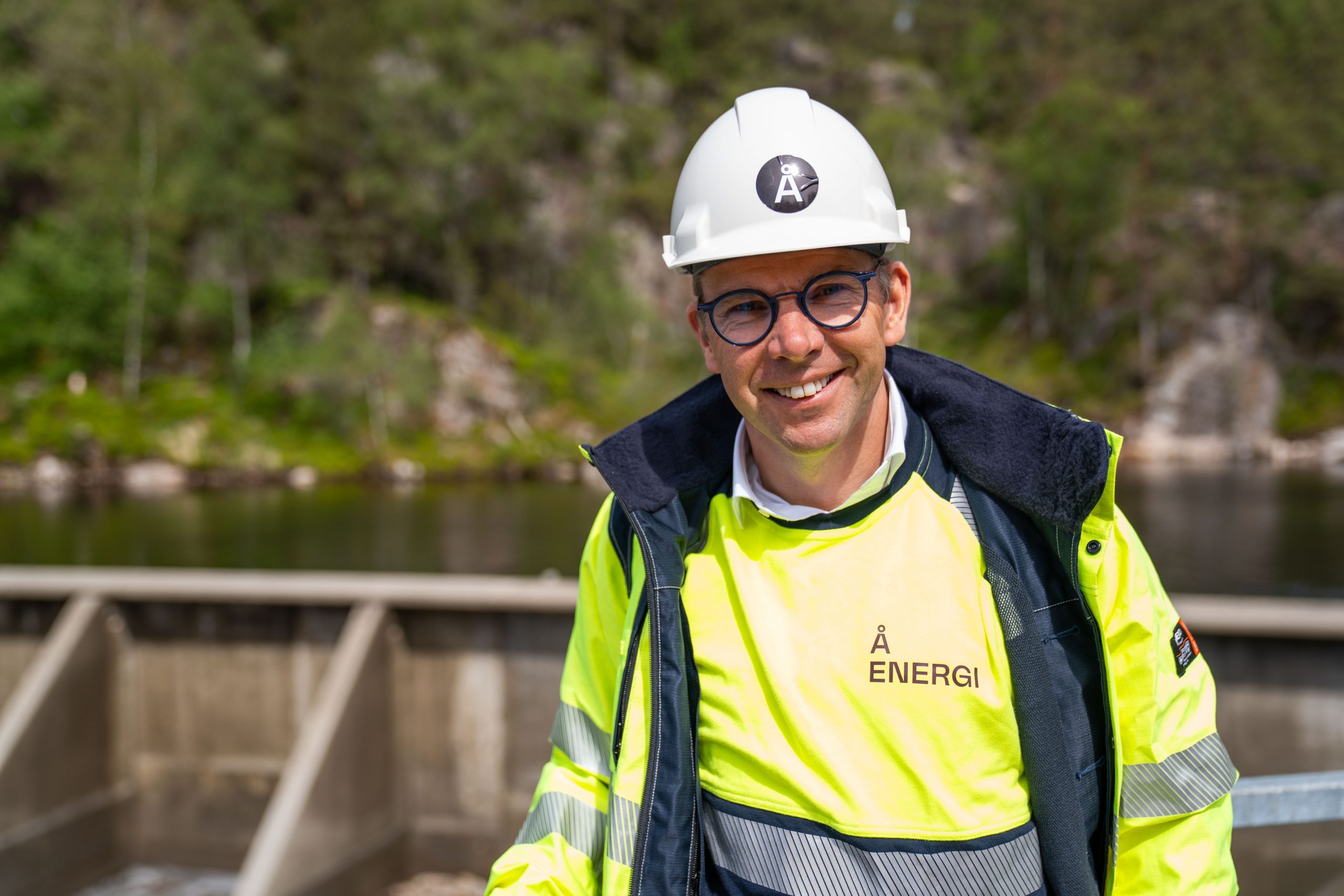 Økonomi og en mann som smiler