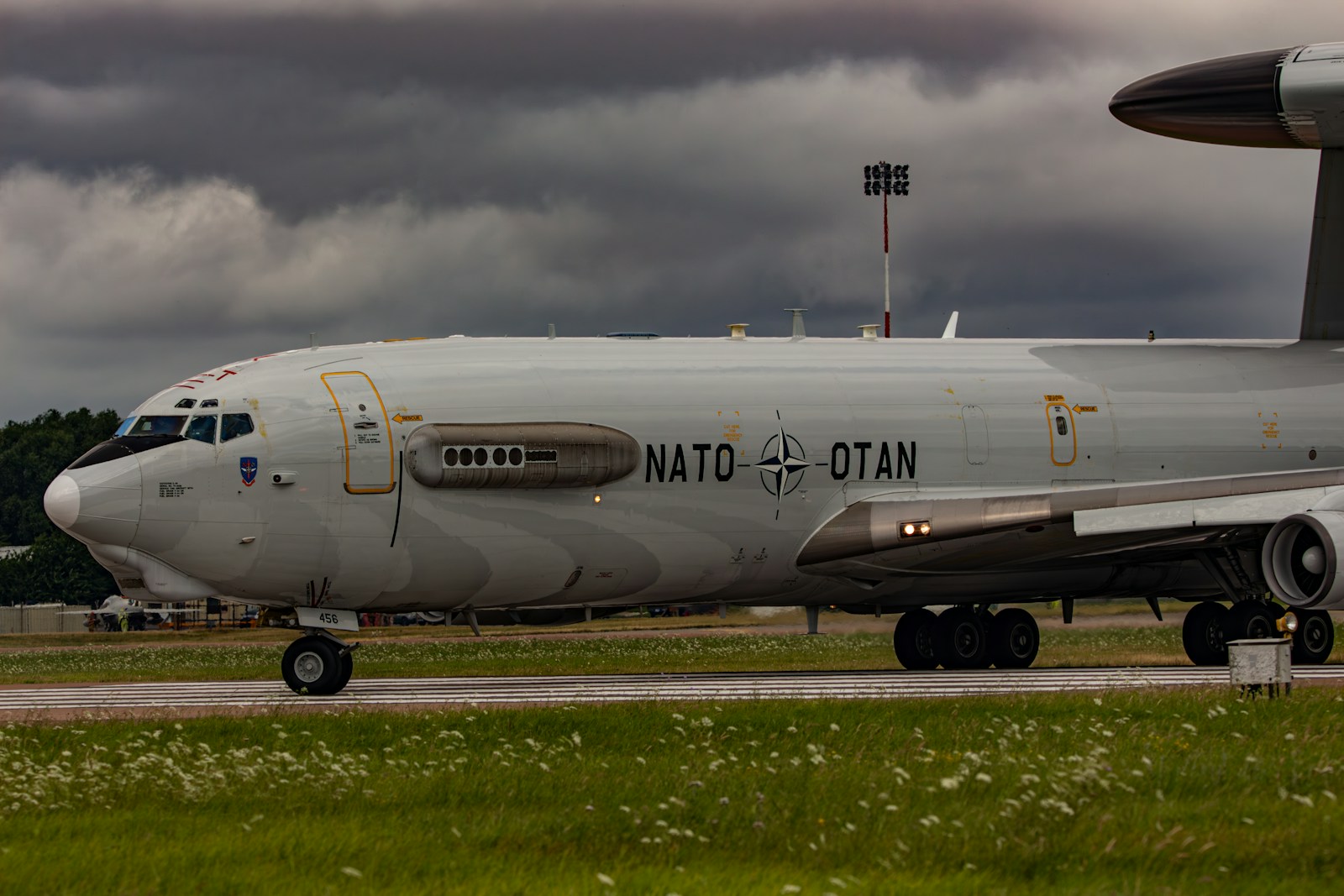 Et stort militærfly
