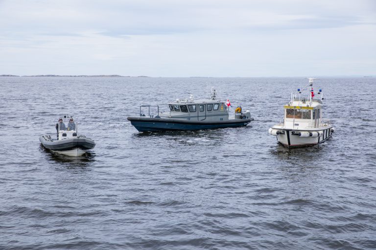 Flere båter i havet