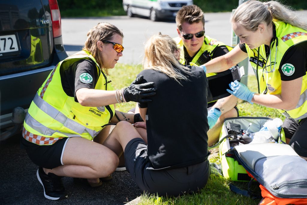 Flere jobber med gul vest