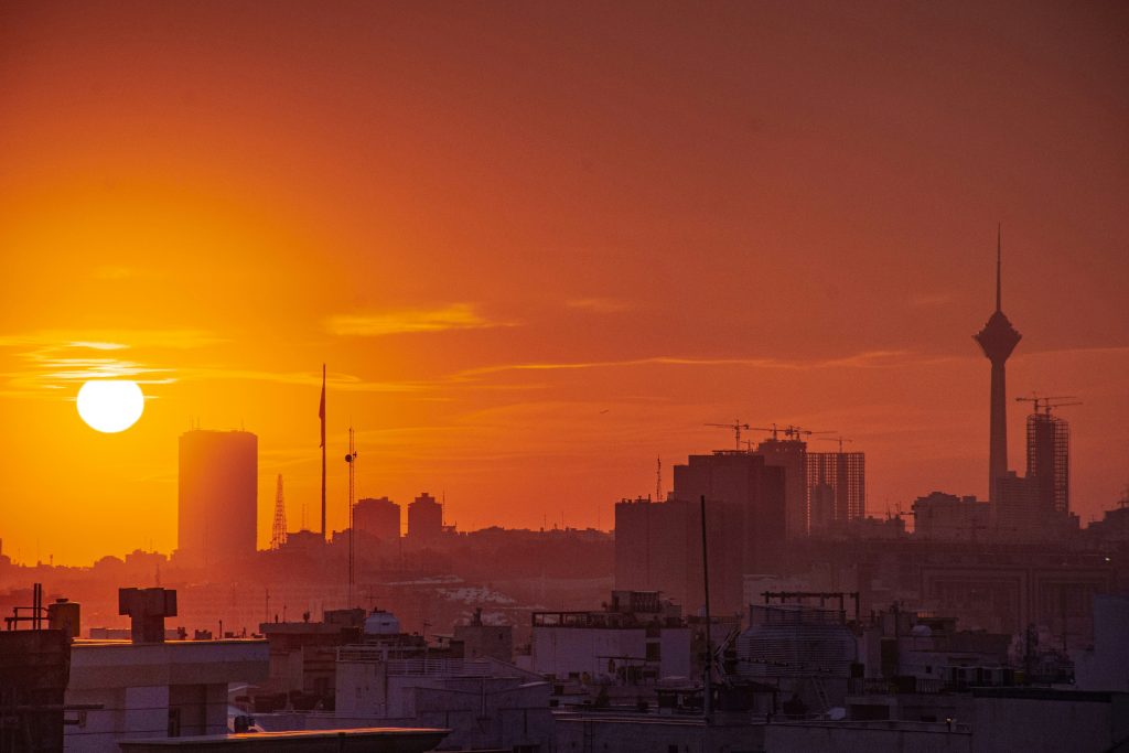 Sommersol med orange farger i Iran