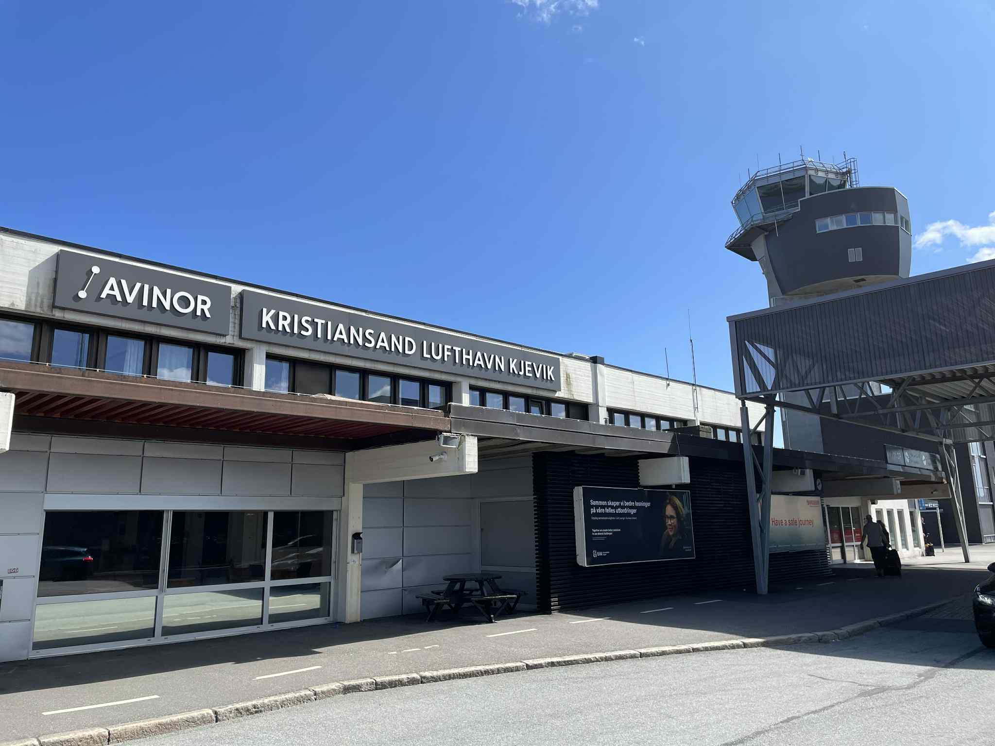 Et stort tår som er på flyplassen