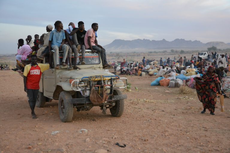 En bil med flere mennesker i Sudan