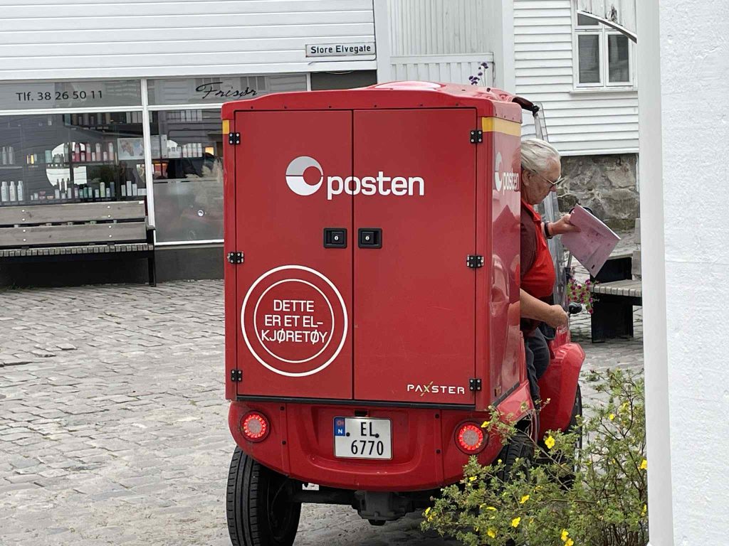 Et rødt kjøretøy