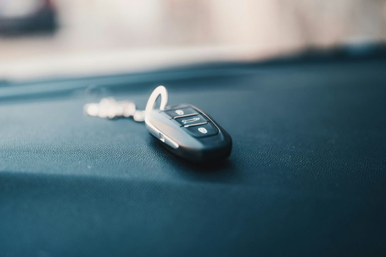Bilnøkler i bilen