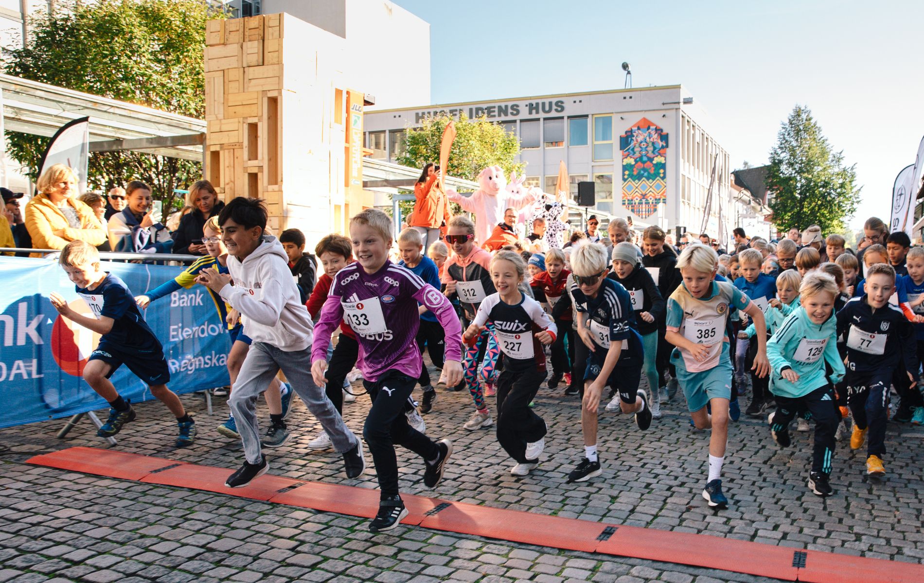 Flere barn og voksne deltok under det årlige løpet