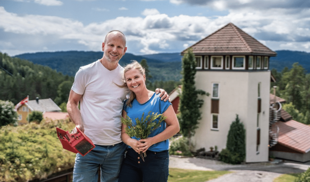 Et gård i Birkenes med to personer