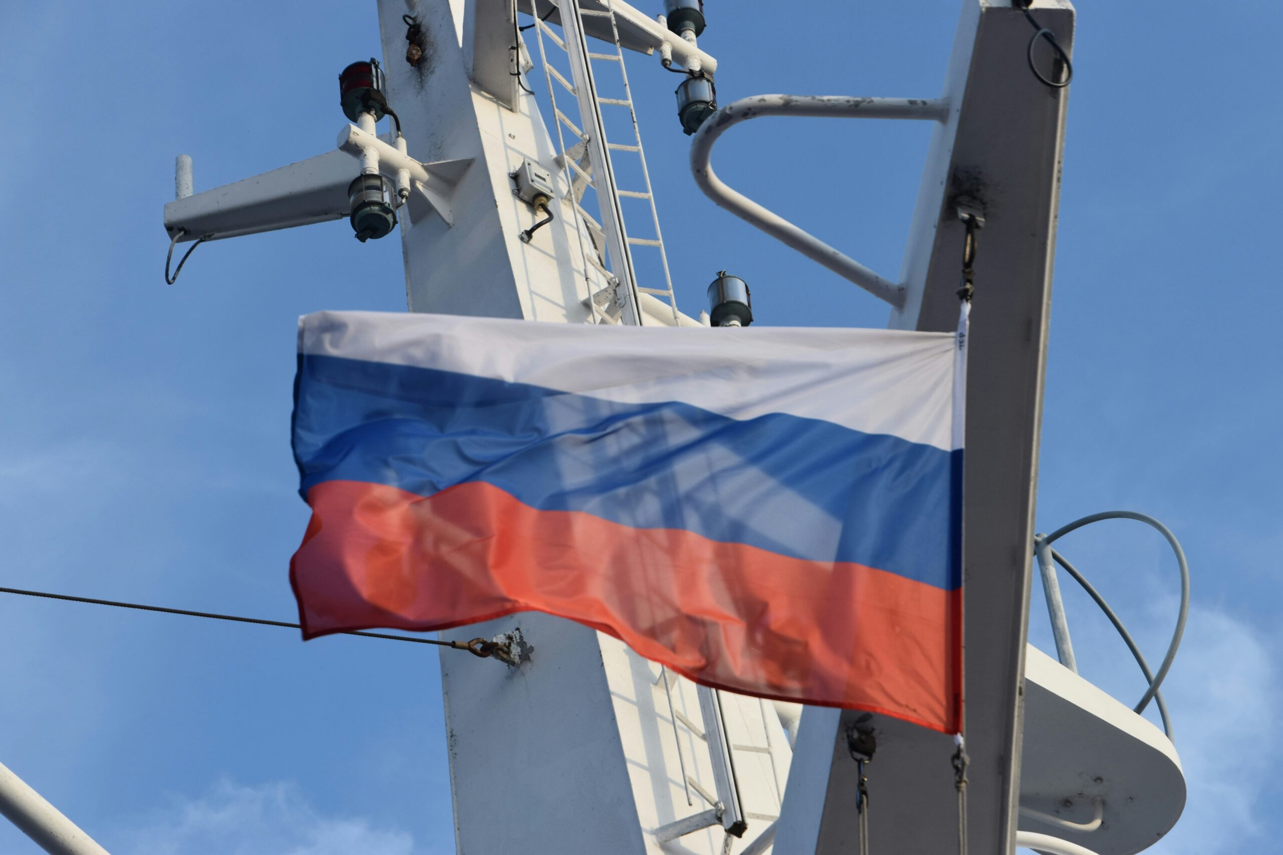 Et skip med russisk flagg
