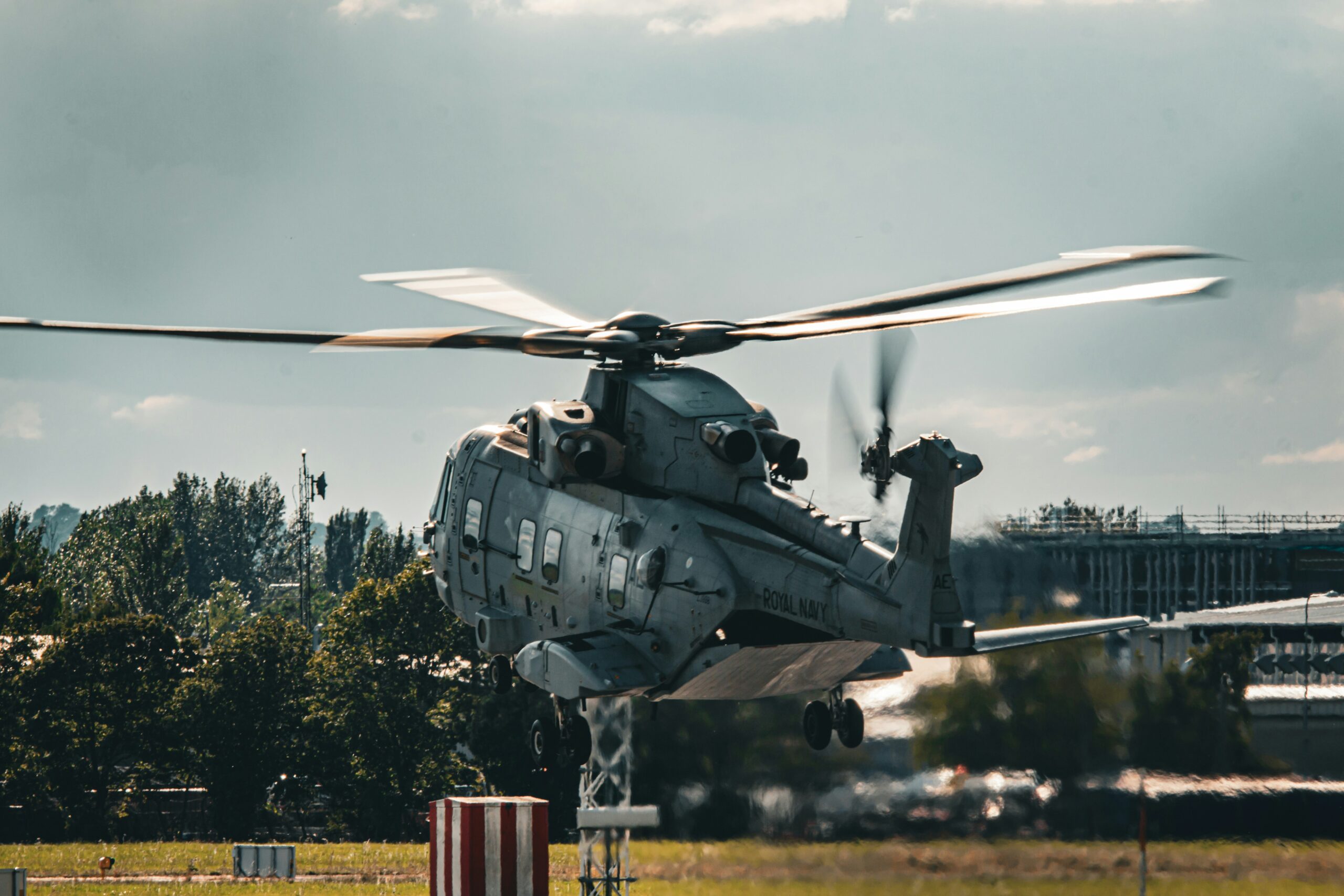 Et helikopter som letter. militær