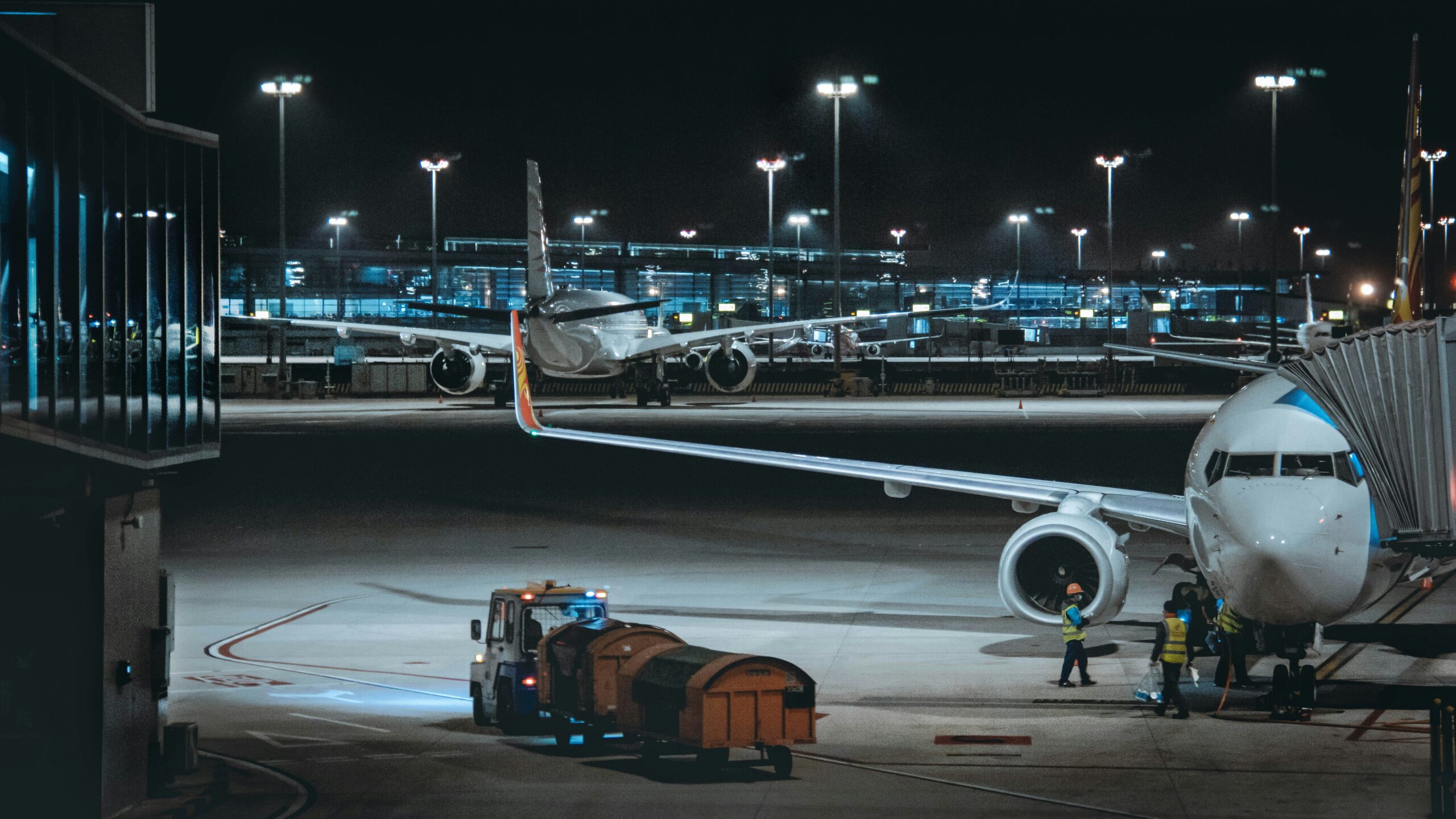 Et fly som står parkert