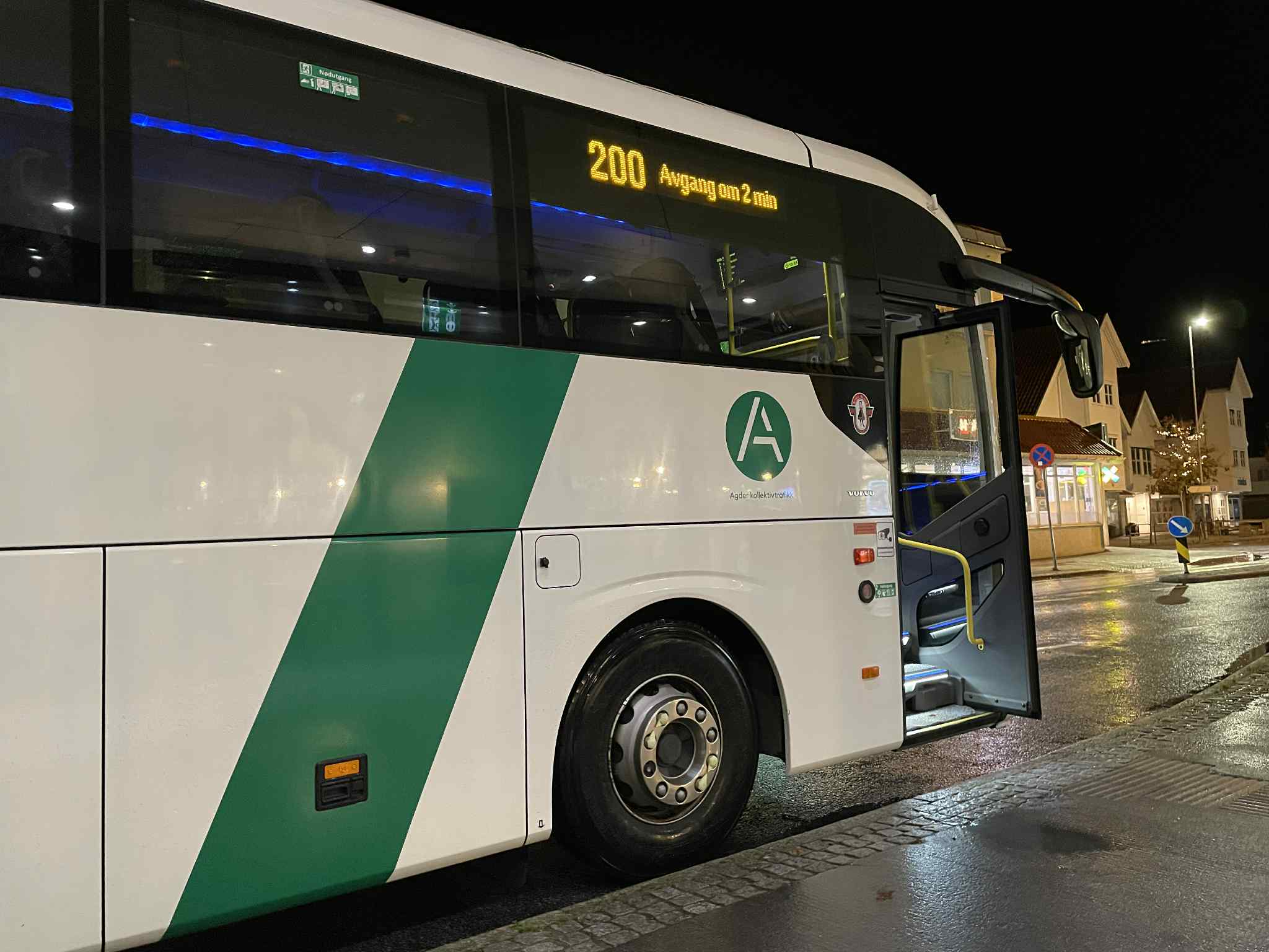 En hvit buss