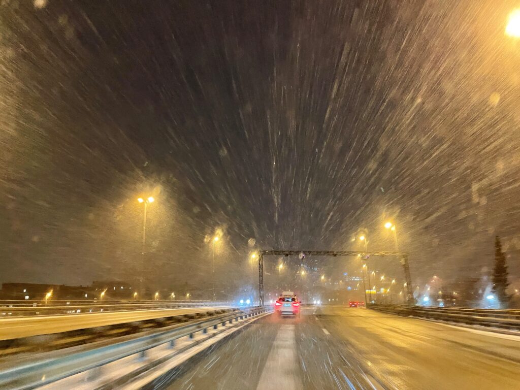 Masse snø og glatte veier